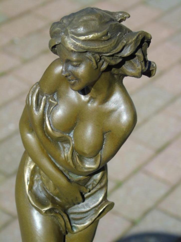 Naakte vrouw met bronzen laken gesigneerd door ALDO VITALEH, Antiek en Kunst, Antiek | Brons en Koper, Brons, Ophalen