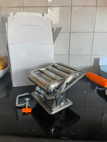 Machine à pâtes à peine utilisée, Enlèvement ou Envoi, Comme neuf