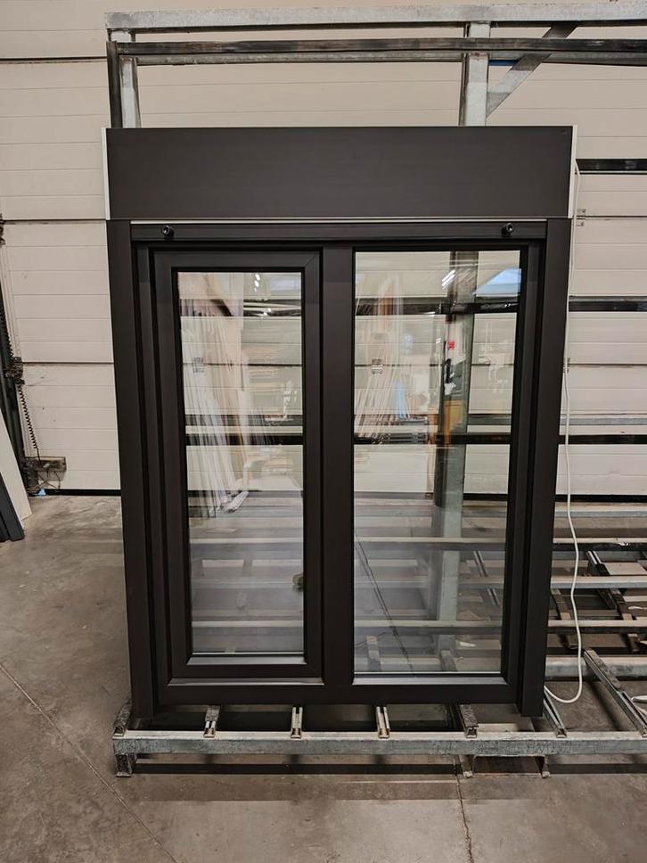 PVC raam met opbouwrolluik 159cm op 117cm, Doe-het-zelf en Bouw, Glas en Ramen, Zo goed als nieuw, Gevelraam of Ruit, 120 tot 160 cm