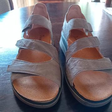Dames schoenen Think maat 37beige beschikbaar voor biedingen