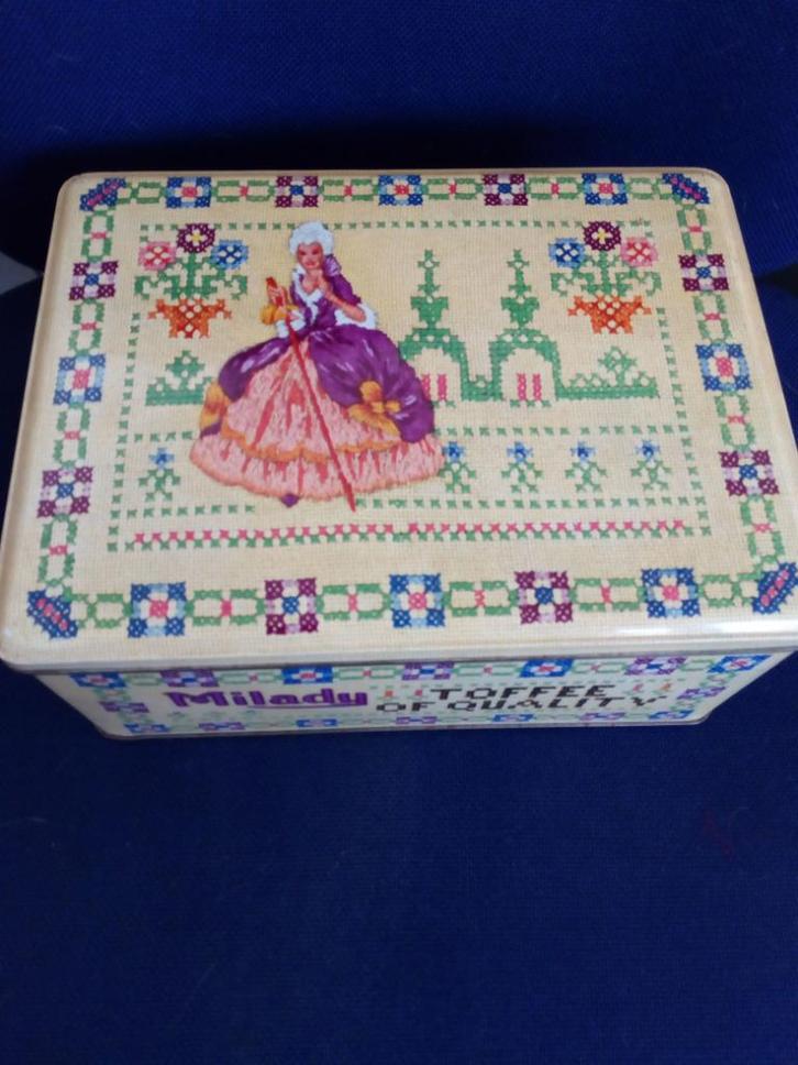 Oude „" MILADY "” doos”, Verzamelen, Blikken, Gebruikt, Koek(jes), Overige merken, Ophalen of Verzenden