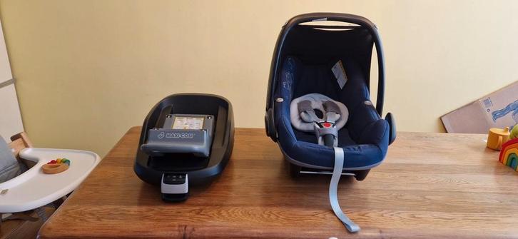 Maxi Cosi Pebble en Family fix, Kinderen en Baby's, Autostoeltjes, Zo goed als nieuw, Ophalen of Verzenden