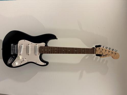Squier 3/4 Mini Gitaar + Cube 10W Versterker + Draagtas, Muziek en Instrumenten, Snaarinstrumenten | Gitaren | Elektrisch, Zo goed als nieuw