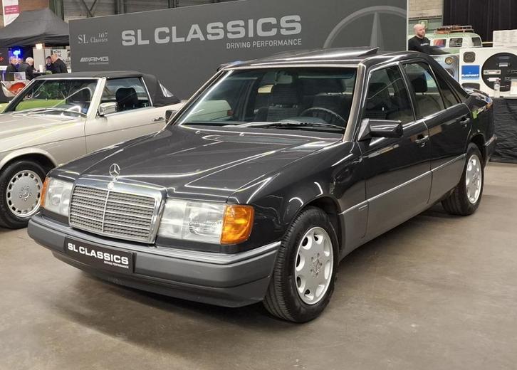 Oldtimer MERCEDES  W124 - 300e  Sportline interieur, Auto's, Mercedes-Benz, Bedrijf, E-Klasse, Benzine, Automaat, Zwart, Ophalen
