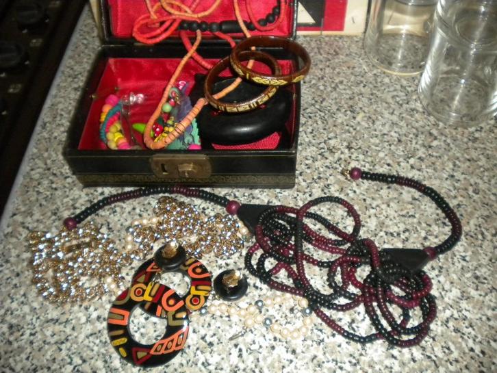 Kistje met juwelen erin = voor kinderen, Handtassen en Accessoires, Kindersieraden, Ophalen