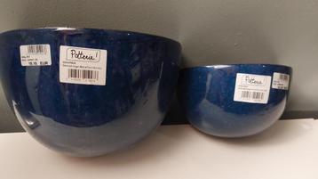 2 keramische hangpotten voor buitenplanten beschikbaar voor biedingen