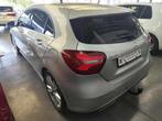 MERCEDES A 180 D*LED*BI XENON*NAVIGATIE*ATT REM*, Auto's, Voorwielaandrijving, Euro 6, Parkeersensor, Leder