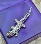 Vintage zilverkleurige Lizard broche/ hagedis met rode ogen, Ophalen of Verzenden, Zo goed als nieuw