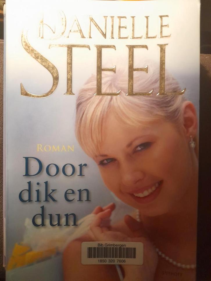 Danielle Steel - Door dik en dun, Boeken, Romans, Zo goed als nieuw, Ophalen of Verzenden