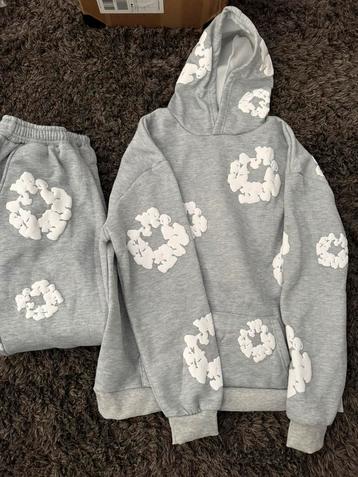 Denim tracksuit (M) beschikbaar voor biedingen
