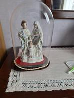 statue de la Sainte Famille sous une cloche de verre, Enlèvement