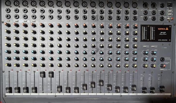 mengpaneel Samick SM-162P, Muziek en Instrumenten, Mengpanelen, Zo goed als nieuw, 10 tot 20 kanalen, Microfooningang, Ophalen of Verzenden