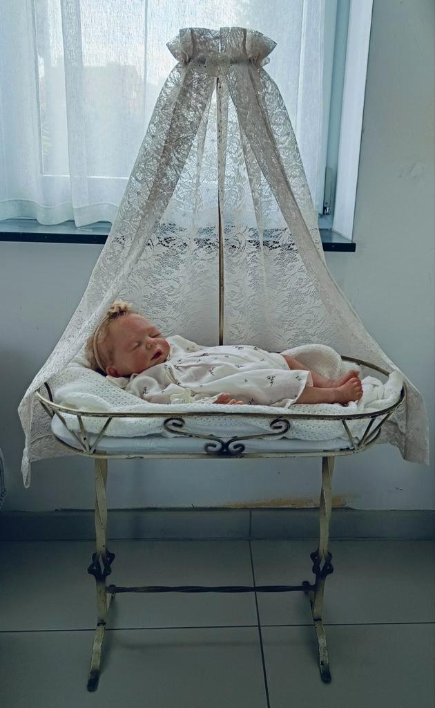 2 mooie vintage smeedijzeren poppenwiegjes, Kinderen en Baby's, Babywiegjes en Ledikanten, Gebruikt, Ophalen of Verzenden