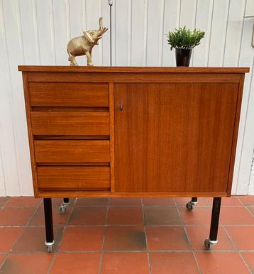 Vintage teakhouten dressoir  beschikbaar voor biedingen