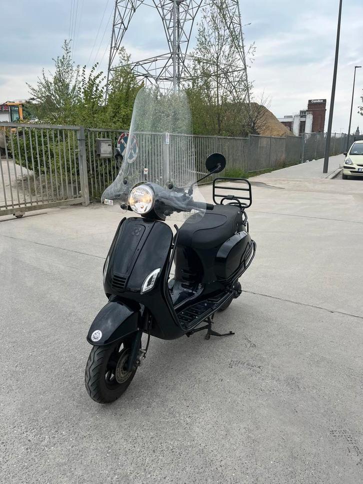 Agm B Klasse, Fietsen en Brommers, Snorfietsen en Snorscooters, Zo goed als nieuw, Benzine, Ophalen