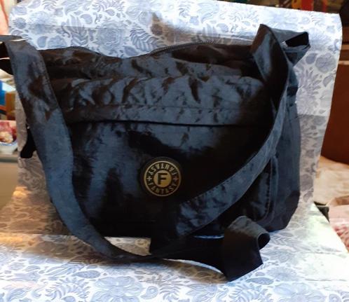 Sac de Dame bandoulière fantasy nombreuses poches, Handtassen en Accessoires, Tassen | Damestassen, Zo goed als nieuw, Zwart, Ophalen of Verzenden