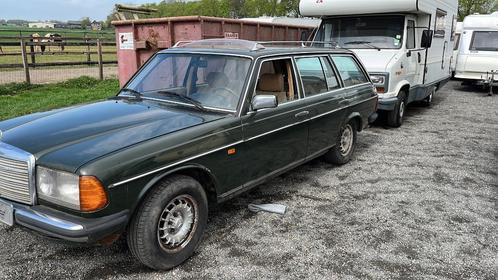 Mercedes W123 240TD, Auto's, Oldtimers, Particulier, Mercedes-Benz, Diesel, Break, 4 deurs, Handgeschakeld, Groen, Bruin, Stof