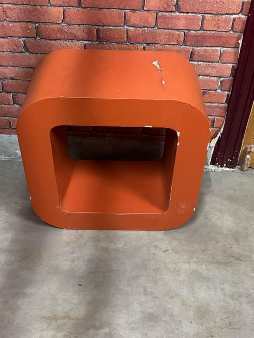 Mooie vintage retro bijzet tafeltje unieke vorm 60x60 cm, Huis en Inrichting, Tafels | Bijzettafels, Zo goed als nieuw, Ovaal