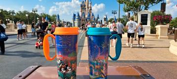 Disney drinkbeker van Disney World + veel Disney spullen
