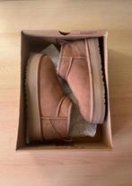 Ugg’s (Nieuw), Beige, Nieuw, Ophalen of Verzenden, Pantoffels of Sloffen