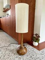 Vintage vloerlamp, Huis en Inrichting, Lampen | Vloerlampen, Minder dan 100 cm, Vintage, Zo goed als nieuw, Hout