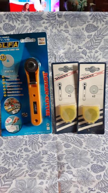 cutter rotatif neuf 28mm +4 lames de rechange  beschikbaar voor biedingen