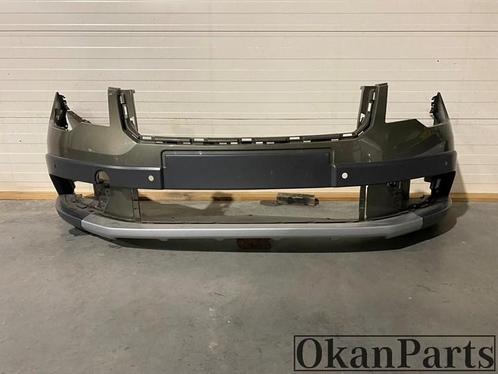 Skoda SuperB 4x4 Outdoor voorbumper 3T0807221K, Auto-onderdelen, Carrosserie, Bumper, Skoda, Voor, Gebruikt