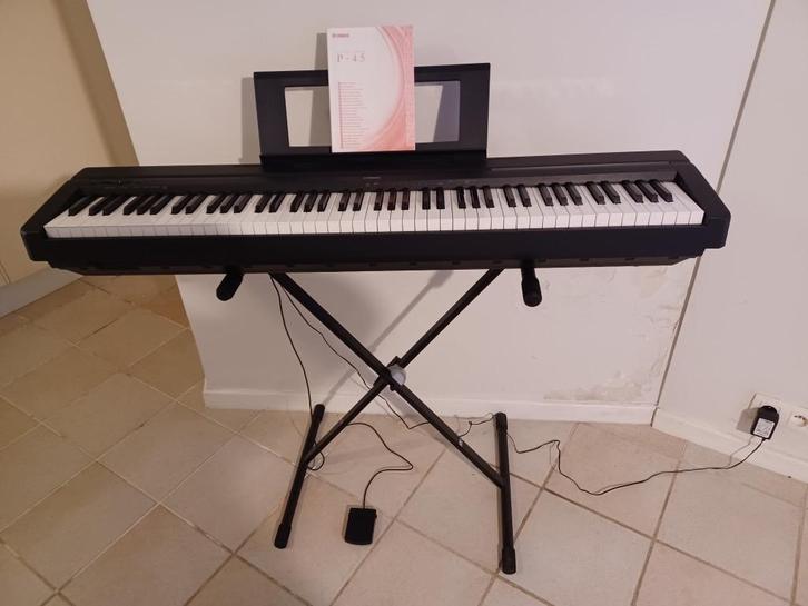 Pack piano Yamaha P45, Musique & Instruments, Pianos, Comme neuf, Piano, Noir, Digital, Enlèvement