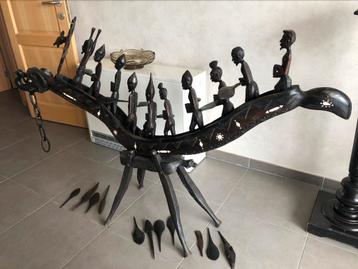 Afrikaanse kunst, 160 cm lange ebbenhouten kano beschikbaar voor biedingen