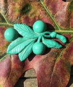 Fifties turquoise kunststof broche kersentakje, Groen, Overige materialen, 4 tot 7 cm, Gebruikt