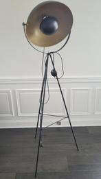 Staande lamp met driepoot BRILONER, in nieuwstaat, Huis en Inrichting, Lampen | Vloerlampen, Ophalen, 100 tot 150 cm, Metaal, Contemporain