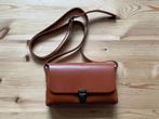 Te koop heel net leren tasje, Handtassen en Accessoires, Ophalen of Verzenden, Zo goed als nieuw, Bruin, Schoudertasje