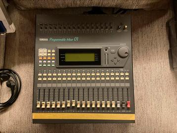 Yamaha 01 Programmable Mixer –werkt, met klein aandachtspunt beschikbaar voor biedingen