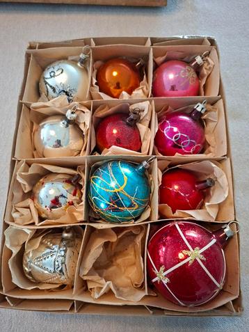 Oude kerstballen beschikbaar voor biedingen