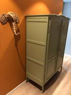 Groene antieke kleerkast met jungle behang en twijfelaar, Ophalen, Zo goed als nieuw, Twijfelaar