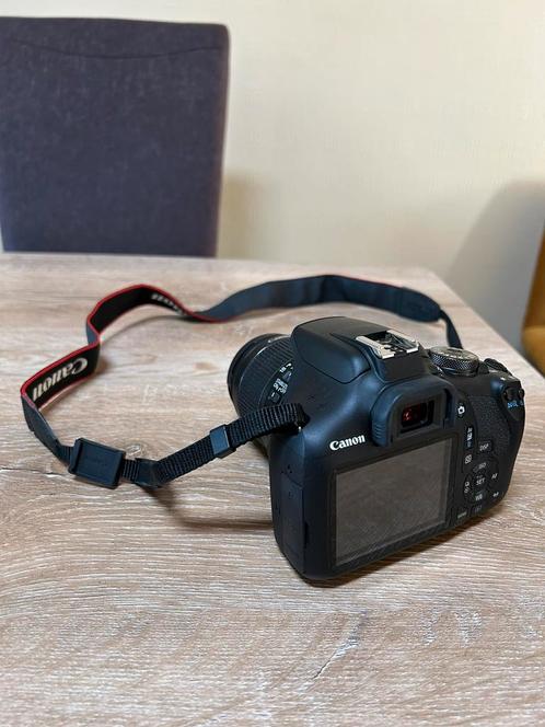 Canon EOS 2000D + EF-S 18-55 mm IS lens - Nieuwstaat, Audio, Tv en Foto, Fotocamera's Digitaal, Zo goed als nieuw, Spiegelreflex