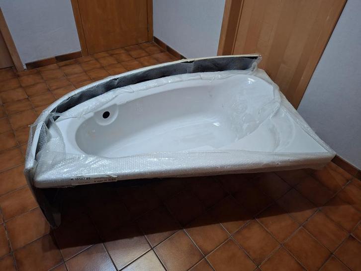 Nouvelle baignoire neuve 160x100, Huis en Inrichting, Badkamer | Complete badkamers, Zo goed als nieuw, Ophalen