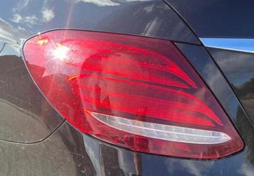 Lichtblok achter links Mercedes (licht beschadigd) beschikbaar voor biedingen