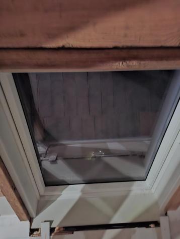 Velux dakraam GGU 0070 – SK08 (114 x 140 cm) beschikbaar voor biedingen