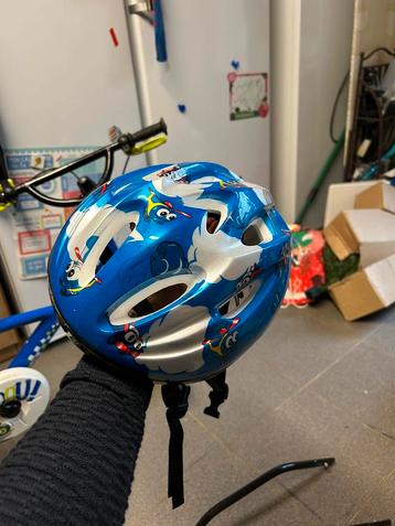 Casque de vélo enfant bleu - taille M - jamais servi