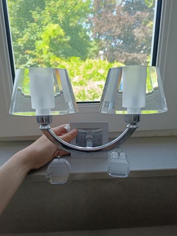 Moderne wandlamp beschikbaar voor biedingen
