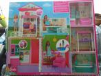 Barbie Zomerhuis incl 3 barbie's, Mattel , zwembad, glijbaan, Ophalen of Verzenden, Nieuw, Poppenhuis