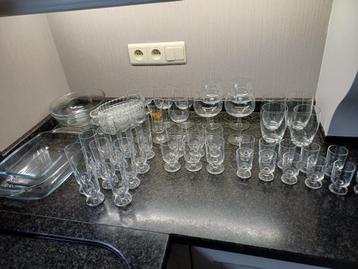 Wijn glazen, aperitief glazen en kommen beschikbaar voor biedingen