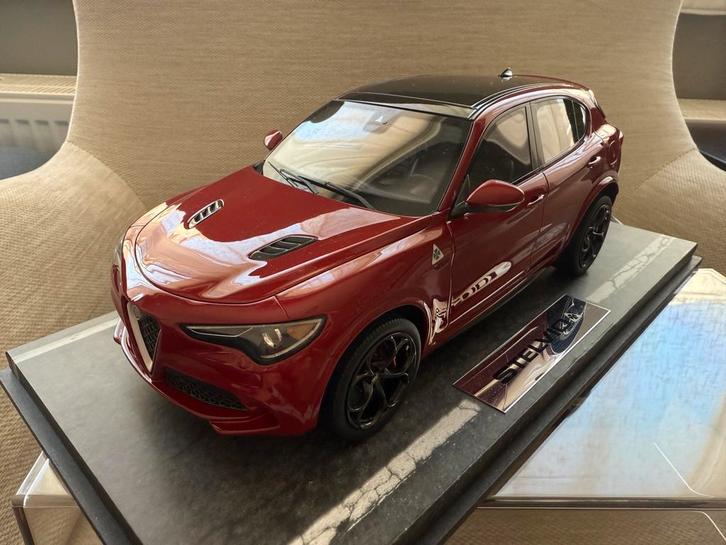 ALFA ROMEO STELVIO QUADRIFOGLIO 2016 ROSSO COMPETIZIONE 1/18, Hobby en Vrije tijd, Modelauto's | 1:18, Zo goed als nieuw, Auto