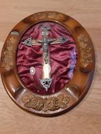 Kruisbeeld achter glas, Antiek en Kunst, Antiek | Religieuze voorwerpen, Ophalen