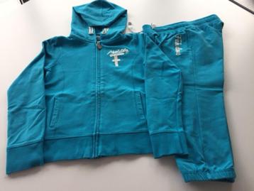 Sportief setje voor meisjes 134 / 140 beschikbaar voor biedingen