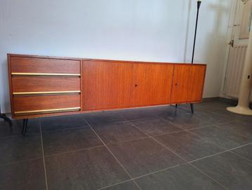 Allerlei vintage meubels midcentury tegen betaalbare prijzen beschikbaar voor biedingen