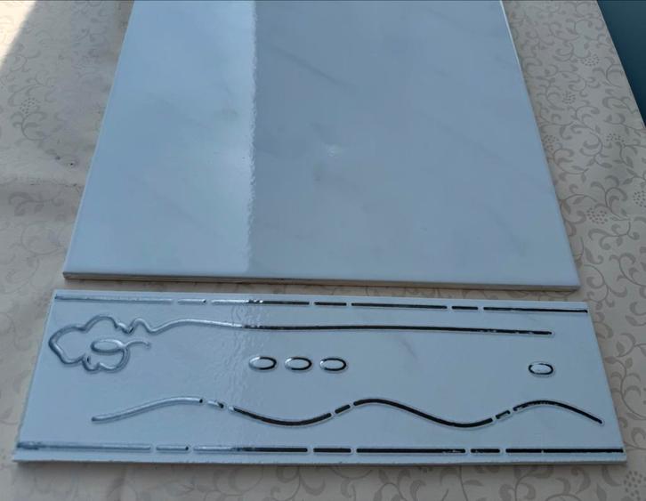 Keramische badkamertegels 50 x 31,5 cm (13m2) + Listels, Doe-het-zelf en Bouw, Tegels, Zo goed als nieuw, Wandtegels, Keramiek