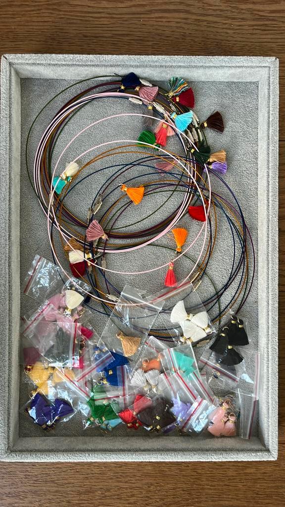 Halskettingen met zijden vlokken, Handtassen en Accessoires, Kettingen