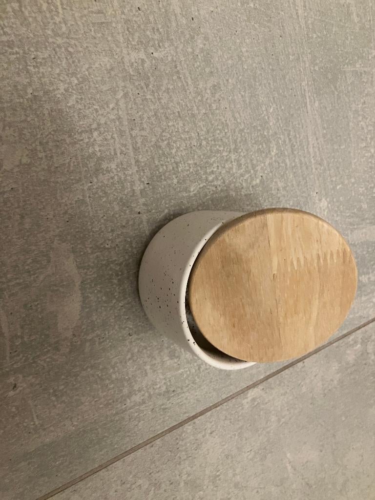 potje met houten deksel, Ophalen, Zo goed als nieuw, Kom(men)